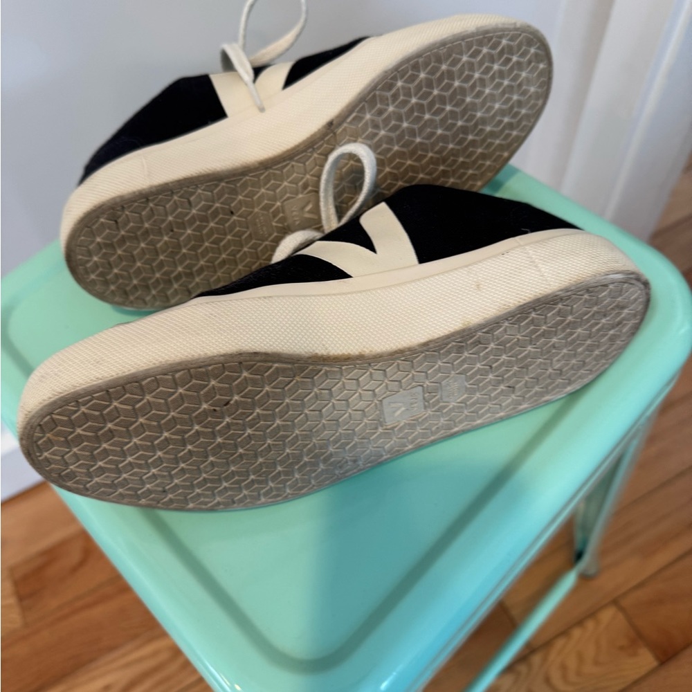 Veja Black and White Sneakers - Picture 4 of 5